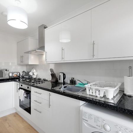 Pinewood Studios, Iver Slough Heathrow 1 & 2 Bedroom Apartments With Parking By Arista Living Exterior photo