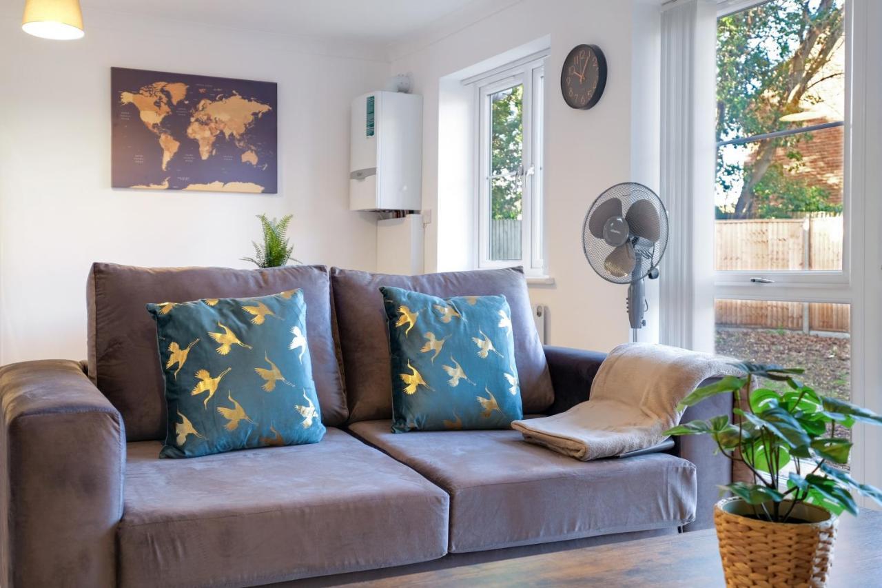 Pinewood Studios, Iver Slough Heathrow 1 & 2 Bedroom Apartments With Parking By Arista Living Exterior photo