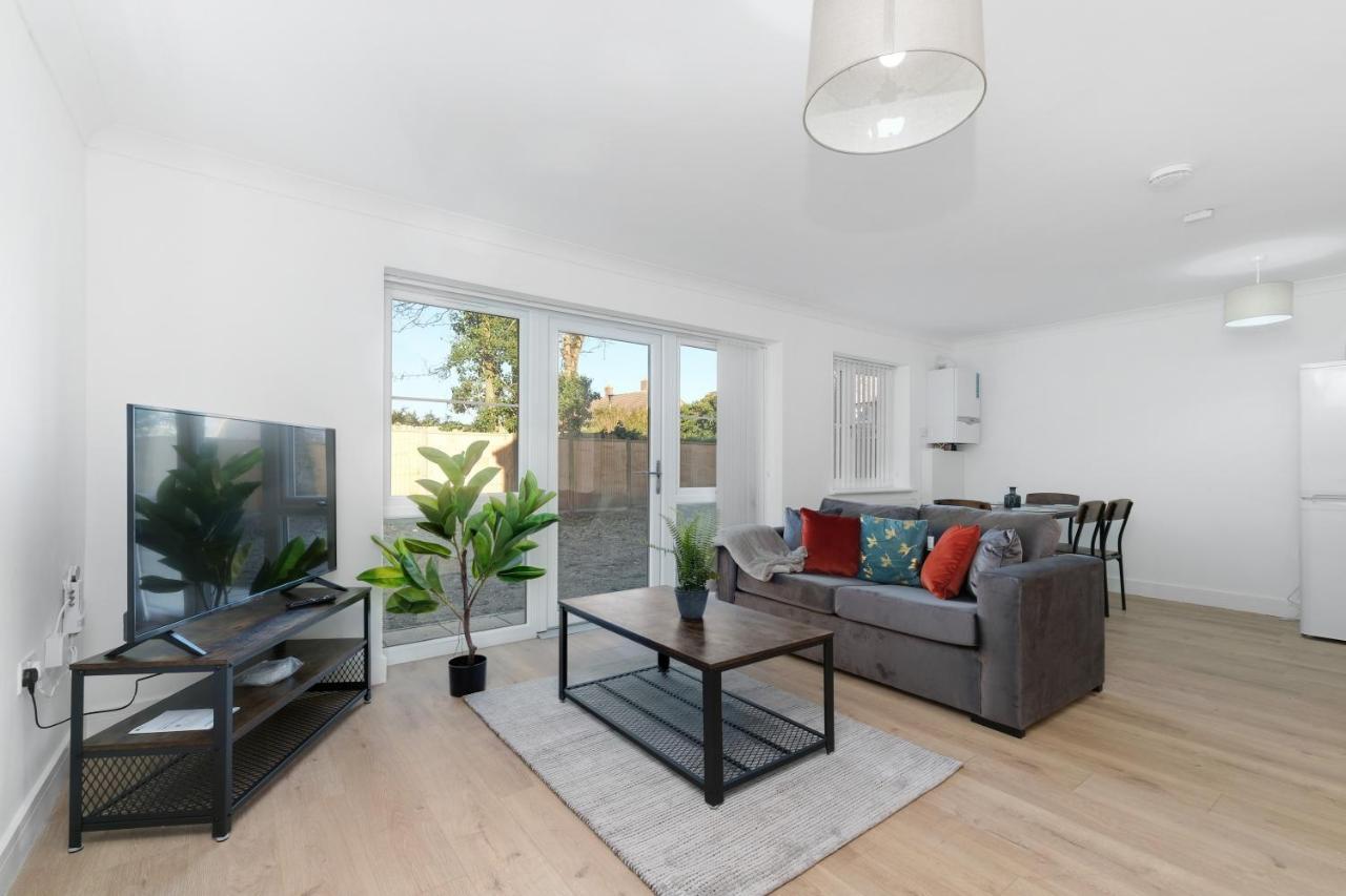 Pinewood Studios, Iver Slough Heathrow 1 & 2 Bedroom Apartments With Parking By Arista Living Exterior photo