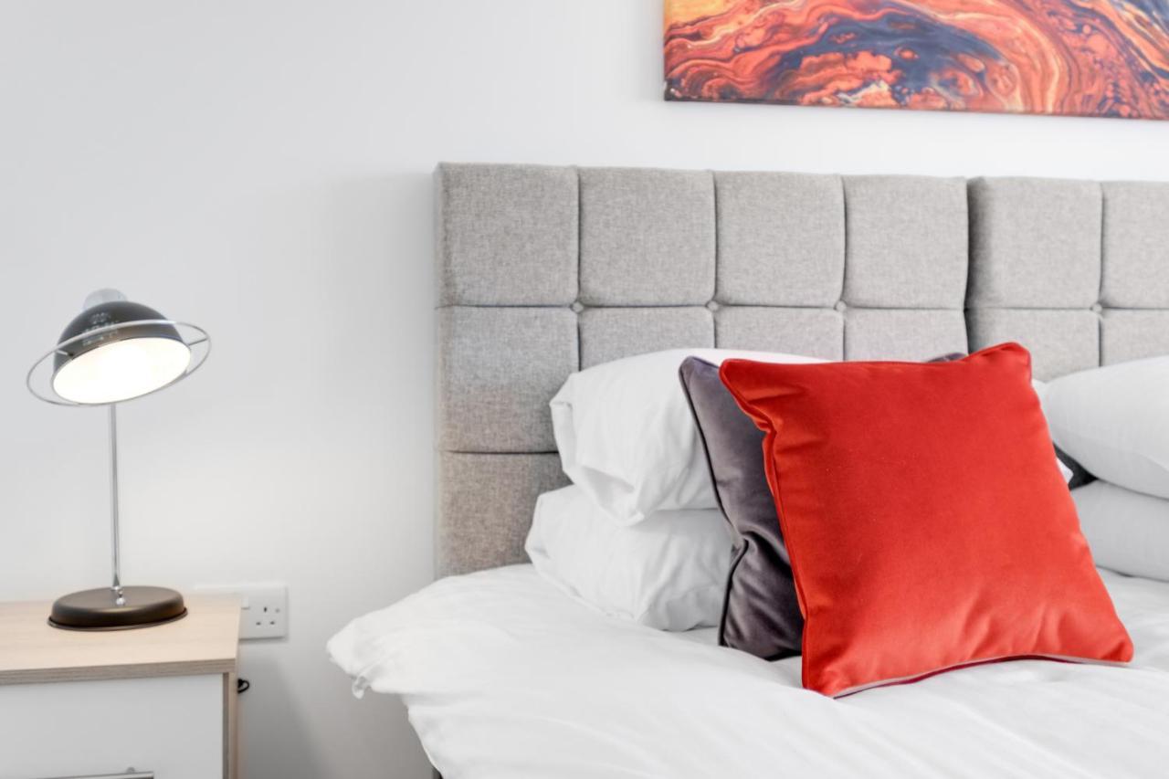 Pinewood Studios, Iver Slough Heathrow 1 & 2 Bedroom Apartments With Parking By Arista Living Exterior photo